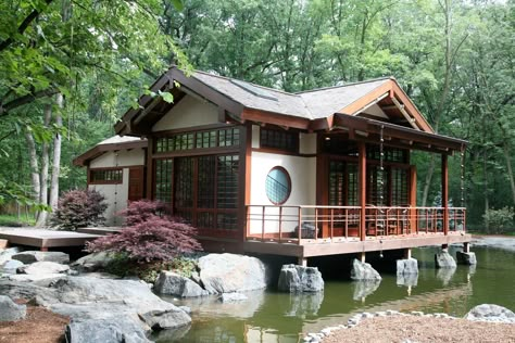 Japanese Exterior House, Traditional Japanese House Exterior, Japanese Home Exterior, Japanese House Exterior, Japanese Exterior, Traditional Japanese Home, Japanese House Design, Home Designs Exterior, Asian House