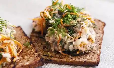 Herring 'rilletes': Coarsely grate a large carrot, mix with juice of ½ lemon, 1 tbs white-wine vinegar. Chop 10g pickled sushi ginger, add with 1 tbs ginger juice. Add a small bunch of finely chopped dill with s&p. Put 500g herring fillets in dish, add 90g butter, 2-3 bay leaves; bake 1/2 hour til cooked. Pull fish from skin with forks, fold into carrot with the butter. Serve with hot rye toast. | Nigel Slater, The Guardian Canned Herring Fillets Recipe, Canned Recipes, Bienenstich Recipe, Herring Recipes, Fish Facts, Scandinavian Recipes, Oily Fish, Cannelloni Recipes, Fish Ideas