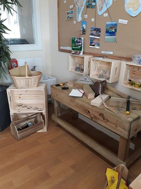 Tinkering Space, Reception Classroom, Curiosity Approach, Reggio Inspired Classrooms, Early Years Classroom, Classroom Organisation, Reggio Inspired, School Classroom, Storage Bench