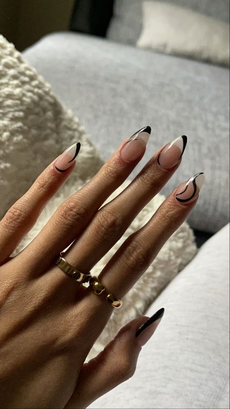 Trendy abstract nails almond shape 2021 trends Black Accent Nails, Black Detail Nails, Arctic Monkeys Nails, 16th Birthday Nails, Monkey Nails, Formal Nails, Minimal Nails Art, Nail Design Inspiration, Edgy Nails