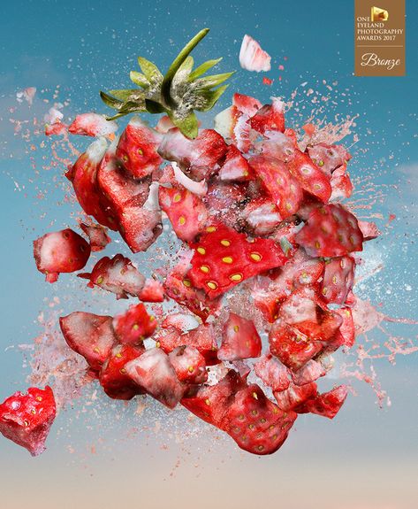 https://oneeyeland.com/awards/award_images.php?award_id=3143 Fruit Shoot, Splash Images, Fruit Photography, Photographer Advertising, Still Life Photographers, Still Photography, Best Ads, Strawberry Fruit, Water Photography