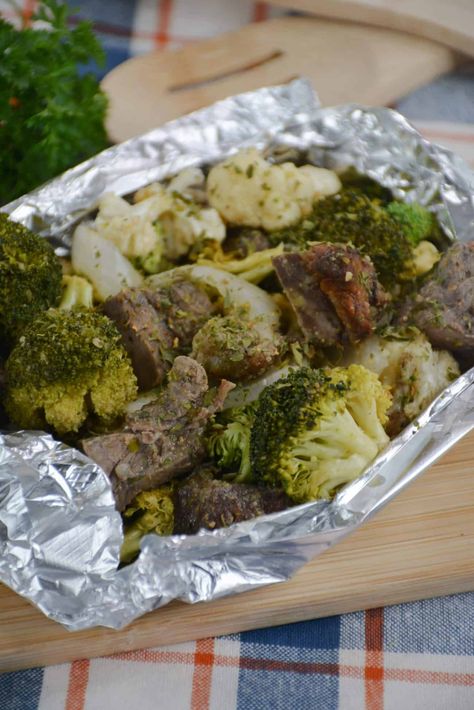 Garlic Steak and Potato Foil Packs Steak Foil Packets, Best Goulash Recipes, Steak And Veggies, Foil Packet Potatoes, Cauliflower And Broccoli, Steak And Broccoli, Garlic Steak, Steak Potatoes, Foil Pack Meals