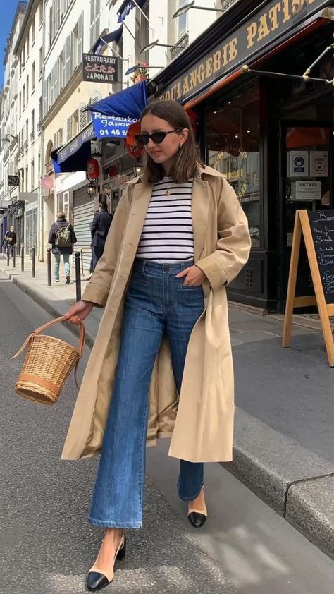 PERSONAL STYLE vol. 2 Shoes To Wear With Flare Jeans, March Outfits, European Outfits, Parisian Outfits, Flare Jeans Outfit, France Outfits, Parisian Chic Style, Trench Coat Outfit, Paris Chic