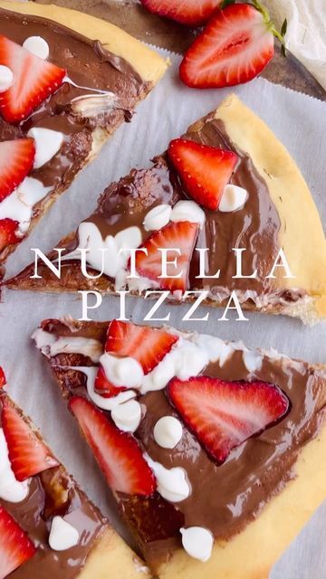 katie kelly | chicago blogger on Instagram: "Nutella Pizza 🍫 🍓 INGREDIENTS 1 lb pizza dough ½ tbsp butter melted 4-5 tbsp Nutella ½ cup strawberries sliced ¼ cup white chocolate chips DIRECTIONS Preheat your oven to 450F. Take your ball of pizza dough and, using a rolling pin, roll out your pizza dough on a lightly floured surface. Place dough onto a pizza stone, drizzle with a touch of olive oil and place it in the oven. I like to add parchment paper between the stone and the crust just to b Nutella Pizza, Dessert Pizza Recipes, Strawberry Nutella, Tortilla Pizza, Crescent Roll Recipes, Roll Recipes, Pizza Ingredients, Strawberry Slice, Nutella Recipes