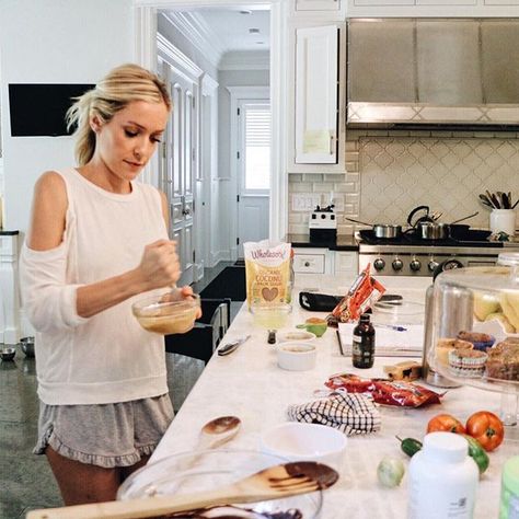 Why Kristin Cavallari Is the Most Underrated Food Star on TV Kristin Cavallari Recipes, Kristin Cavallari Hair, Kristin Cavallari Style, Kristen Cavallari, Kristin Cavallari, Easy Vegan, Food Photo, A Kitchen, Family Meals