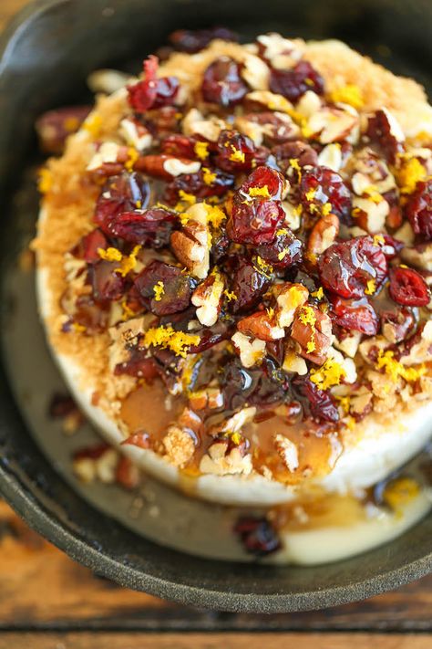 Cranberry Pecan Baked Brie, Easiest Appetizers, Pecan Baked Brie, Brie Cranberry, Brie Appetizer, Best Party Appetizers, Brie Recipes, Appetizers Easy Finger Food, Finger Foods Easy