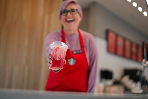 Cran-Merry & bright: Introducing Starbucks newest holiday drinks Bliss Bar, Holiday Beverages, Cranberry Bliss Bars, Starbucks Menu, Starbucks Reserve, Arabica Coffee Beans, Starbucks Refreshers, Starbucks Copycat, Holiday Menus