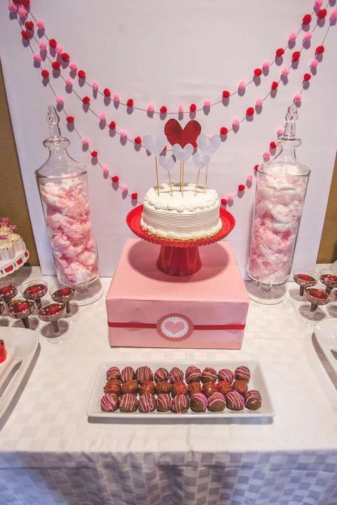 Valentines Day baby shower party dessert table! See more party planning ideas at CatchMyParty.com! Valentines Gender Reveal, Valentines Theme Party, February Baby Showers, Valentines Baby Shower, Valentinstag Party, Party Dessert Table, Shower Desserts, Pasta Primavera, Baby Shower Desserts