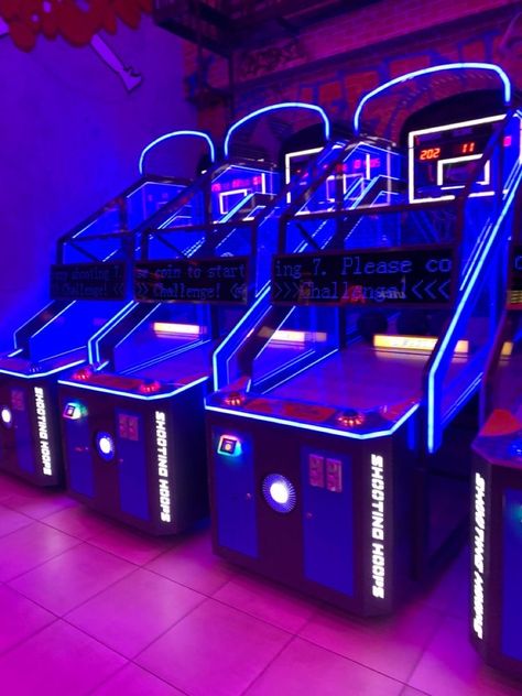 Mini Arcade Games, Arcade Business Ideas, Arcade Room Aesthetic, Arcade Basketball Aesthetic, Game Arcade Aesthetic, Arcade Games Aesthetic, Playstation Aesthetic, Basketball Friends, Basketball Aesthetics