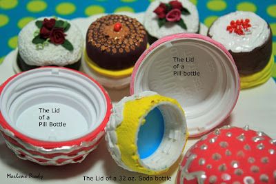 Cake Decorating Ideas For Beginners, Fimo Kawaii, Accessoires Barbie, Plastic Bottle Caps, Dollhouse Tutorials, Doll House Crafts, Cake Decorating Ideas, Miniature Cake, Dollhouse Miniatures Diy