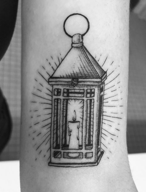 Lantern by Yvonne Byers @ Good Omen Tattoo in Santa Cruz CA. Oil Lantern Tattoo, Lantern Tattoo Vintage, Jon Bellion Tattoos, Candle Lantern Tattoo, Lantern Tattoos, Twenty One Pilots Tattoo, Pilot Tattoo, Lantern Tattoo, Engraving Tattoo