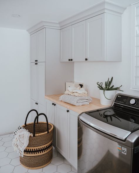 Laundy Room, Laundry Room Update, House Laundry Room, White Laundry Rooms, Dream Laundry Room, White Laundry, Mudroom Laundry Room, Laundry Room Layouts, Laundry Room Renovation