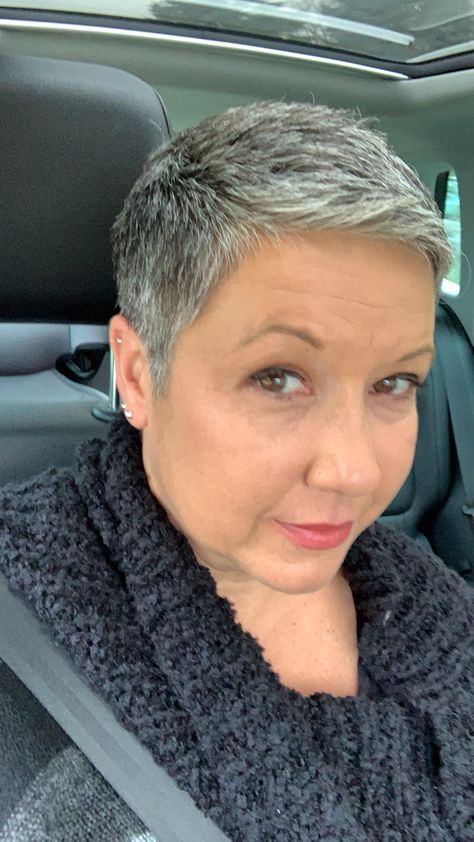 Short Silver Bob, Silver Bob, Hair Cut Ideas, Women Undercut, Pixie Haircut Shaved, Short Hair Cut, Short Spiky Hairstyles, Hair Undercut, Latest Short Haircuts