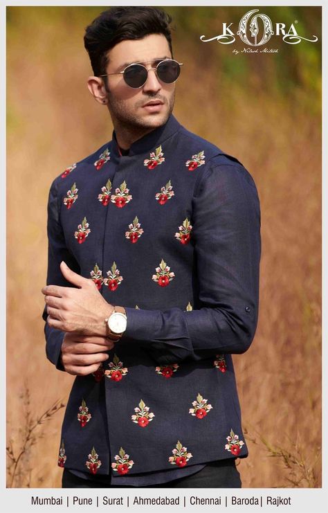 Waistcoat Men Wedding, Whatsapp Dp For Boys, Indian Wedding Suits Men, Dp For Boys, Mens Indian Wear, Sherwani For Men Wedding, Boys Kurta Design, Wedding Kurta For Men, Groom Dress Men