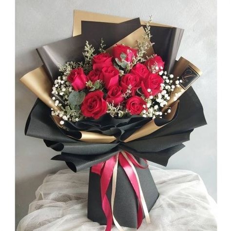 Graduation Money Bouquet, Money Rose Bouquet, Diy Gift Bow, Bunch Of Red Roses, Roses Bouquet Gift, Money Rose, Graduation Bouquet, Graduation Money, Money Bouquet