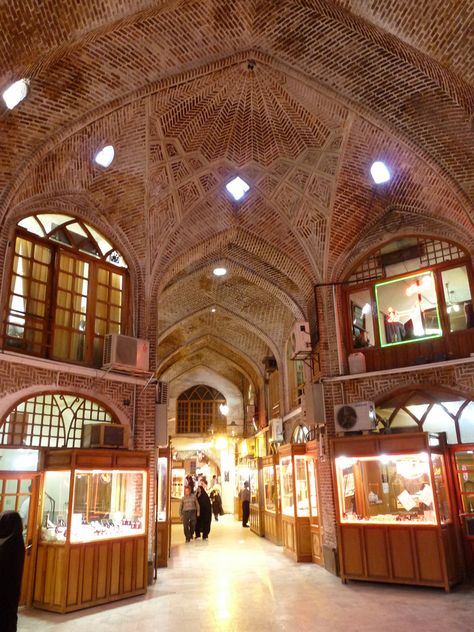 Jewelery market in Bazaar of Tabriz, Iran Tabriz Iran, Bazaar Ideas, Persian Culture, Market Stalls, Islamic Republic, Silk Road, Shiraz, Architecture Sketch, Middle Eastern