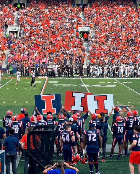 Got to take a quick trip down to Champaign a couple weekends ago to the University of Illinois to visit with Margaret and catch an @illinifootball game. 🏈 Lili got another, more in depth tour of campus, and I got to take in all those beautiful red brick buildings again. I can’t get enough of that campus. 🧡💙 Always such a treat to visit and see Margaret! Plus, you know how much I love a good football game! 😂 . . . #collegelife #uiuc #universityofillinois #acadamia #universityvibes U Of Illinois, University Of Illinois Urbana Champaign Aesthetic, Carnegie Mellon University Aesthetic, Rohan Core, Uiuc Campus, Iphone Asthetics, Semester Vision Board, College Vision Board, College Job