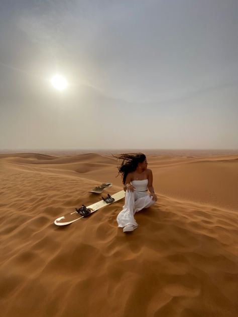 Sandbording on dubai desert Sand Dunes Pictures, Dubai Sand Dunes Outfit, Dubai Story Instagram, Dubai Dunes, Dubai Desert Outfit, Sand Dunes Outfit, Dubai Instagram Pictures, Dubai Fits, Habibi Come To Dubai