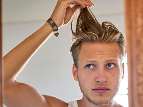 There are many ways to get rid of oily, greasy hair. These include changing how the hair is washed, the products used, and a number of natural remedies that could help. In this article, we look at 17 natural remedies that could improve the appearance of hair and make the scalp less itchy and uncomfortable. Greasy Hair Men, Greasy Hair Remedies, Hair For Guys, Fine Hair Men, Colored Hair Tips, Greasy Hair, Mens Shampoo, Greasy Hair Hairstyles, Hair Remedies