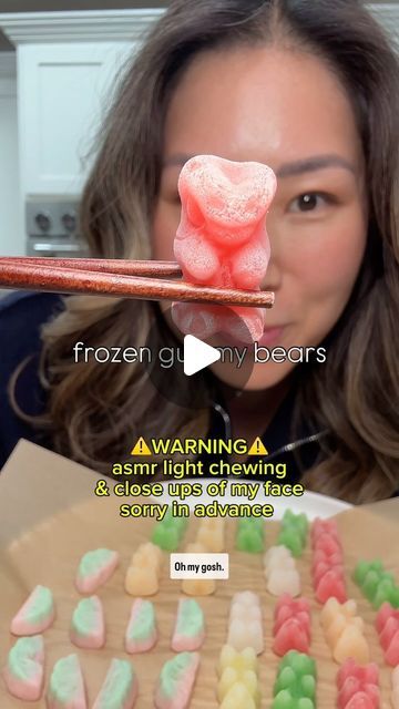 Kat Chao on Instagram: "FROZEN GUMMY BEARS 🐻 don’t say I didn’t warn you 😆 sorry in advance for the close up of my mug - I don’t have a mic and wanted you to get the full effect ⚡️  my kids and I had so much fun with this - will you try it? recipe from @emiri_asmr_hairarrange ✨  #frozengummybears #viralsnack #viralfood #asmr #asmreating #funsnacks #snackideas #candy #gummybears" Frozen Gummy Bears Recipe, Gummy Bear Art Projects, How To Make Frozen Gummy Bears, Frozen Gummy Bears Sprite, Cool Foods To Make, How To Make Gummy Bears, Frozen Gummy Bears, Frozen Gummies, Easy Spicy Snack Recipes