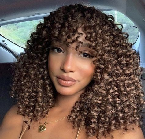 Dyed Curly Hair, Highlights Curly Hair, Mixed Curly Hair, Honey Brown Hair, Brown Curly Hair, Colored Curly Hair, Curly Hair Styles Easy, Hairdos For Curly Hair, Natural Curls Hairstyles