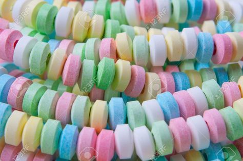 edible candy necklace (ref) Edible Candy, Candy Necklace, Candy Bracelet, Candy Necklaces, Candy Jewelry, Trunk Or Treat, Colorful Candy, Girls Necklaces, Easy Diy Crafts