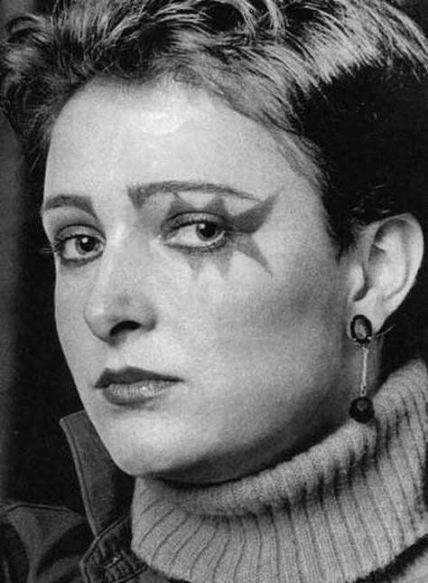 Siouxsie Sioux, 1976. Early punk days. 70s Punk, Siouxsie Sioux, 80s Punk, Punk Makeup, Closeup Photo, Goth Look, Punk Girl, Punk Rocker, New Romantics