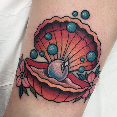 Made this one for Caitlin today 💗 thankyou lovely!! #shell #shelltattoo #clamshell #clamshelltattoo #pearly #pearltattoo #seashell… Seashell Color Tattoo, Clam Shell Pearl Tattoo, Clam Shell And Pearl Tattoo, Traditional Seashell Tattoo, Traditional Conch Shell Tattoo, Clam Drawing, Tattoos Trending, Sealife Tattoos, Nautical Sleeve