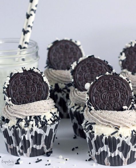 Cow Baby Shower Theme, Cow Print Birthday, Cow Cupcakes, Mouse Cupcakes, Cow Birthday Parties, Baking Decor, Mickey Mouse Cupcakes, Cow Baby Showers, Cupcake Tutorial