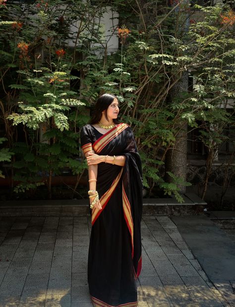 #saree #farewellsaree #pinterest #aesthetic #black South Indian Black Saree, Black Saree Traditional, Black Saari Aesthetic, Black Farewell Saree, Black Saree Look Traditional, Black Saree Poses, Black Saree Outfit, Black Saree Styling, Indian Saree Aesthetic