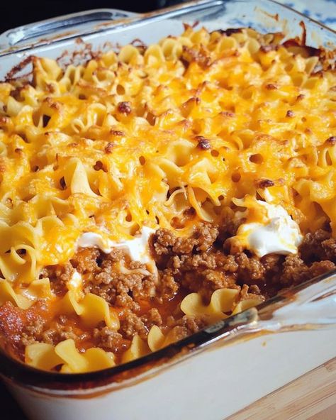 Sour Cream Beef Noodle Casserole, Hamburger Egg Noodle Casserole, Hamburger Sour Cream Noodle Casserole, Amish Casserole Ground Beef Egg Noodles, Campbells Tuna Noodle Casserole, Cream Cheese Eggs, Egg Noodles, Creamy Cheese, Dinner Tonight