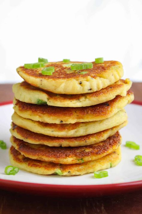 Vegan Potato Pancakes (Leftover Mash + Gluten-Free) - The Pesky Vegan Wfpb Lunch, Gluten Free Potato Pancakes, Vegan Potato Pancakes, Wfpb Breakfast, Leftover Mashed Potato Pancakes, Potato Pancake Recipe, Vegan Potatoes, Mashed Potato Pancakes, Potatoe Pancake Recipe