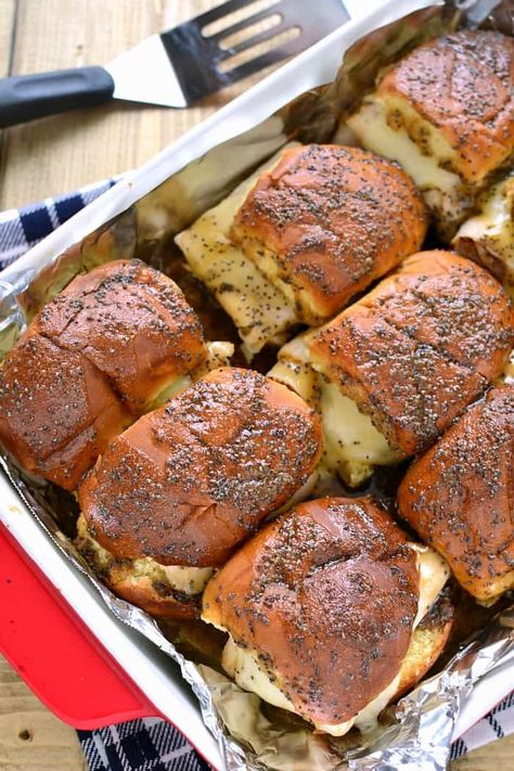 Baked Turkey and Cheese Sandwiches Game Day Dinner, Bbq Turkey Meatloaf, Turkey Cheese Sandwich, Baked Sandwiches, Cheese Sandwich Recipe, Turkey Sliders, Turkey Meatloaf Recipes, Coquille St Jacques, Slider Sandwiches