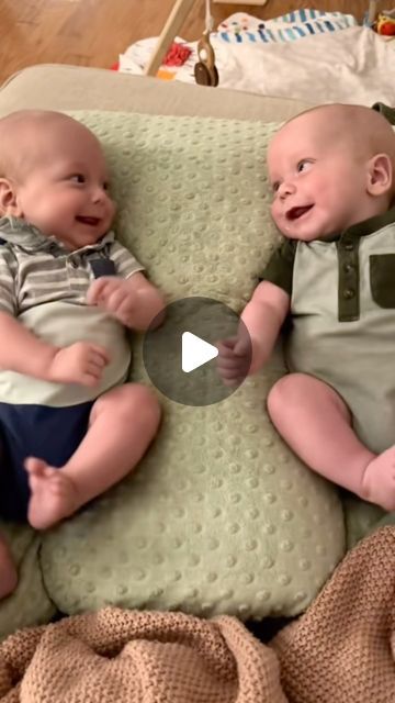 okewt on Instagram: "#babygirl #babyboy #babywearing #toddler #cutebaby #sweetbaby #parenting #babyshower #babyootd #babyoutfit #toddlerlife #newborn #babyromper #babyjumpsuit #babyonesie #babyhat #babyswaddle #babysocks #babyshoes #babysmile" Newborn Baby Videos, Newborn Video, Baby Ootd, Toddler Humor, Baby Smiles, Foto Baby, Cute Funny Babies, Baby Jumpsuit, Newborn Babies