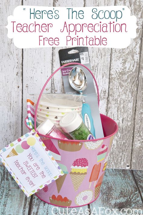 Here's the Scoop... Teacher Appreciation Free Printable. Fill a bucket with all the ice cream fixings you can think of and print out the fun printable tag. Popcorn Teacher Gift, Free Teacher Appreciation Printables, 30 Minute Crafts, Gift In A Jar, Easy Teacher Gifts, Cottage Diy, Ice Cream Gift, Appreciation Gifts Diy, Teacher Gift Baskets