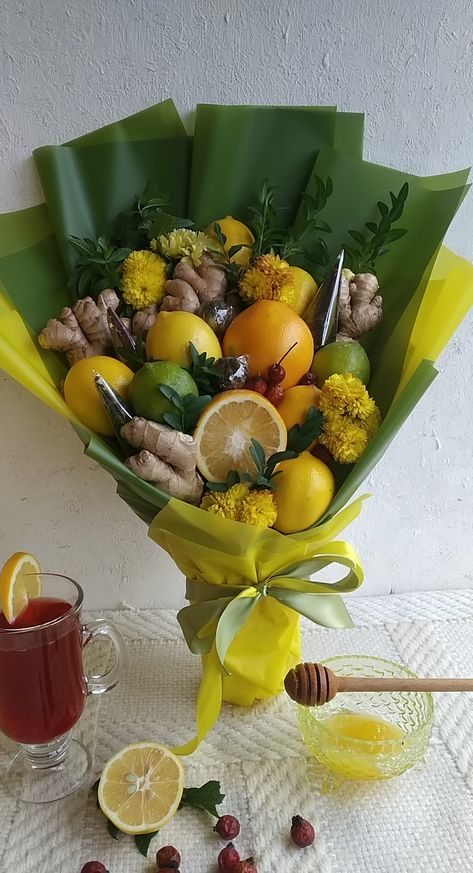 Veggie Bouquet, Fruit Basket Diy Gift, Fruit Bouquet Diy, Fruit Bouquet Ideas, Vegetable Bouquet, Edible Fruit Arrangements, Chocolate Flowers Bouquet, Food Bouquet, Edible Bouquets