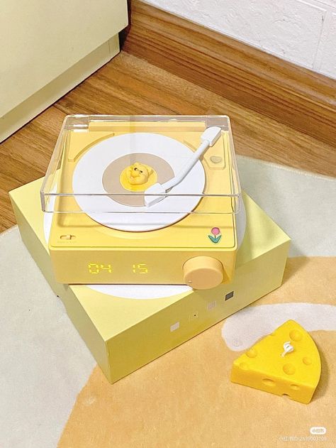 Yellow Aesthetic Pastel, Retro Gadgets, Cute Bedroom Decor, Kawaii Room, Yellow Aesthetic, Room Makeover Inspiration, Aesthetic Colors, Cute Room Decor, Cute Little Things