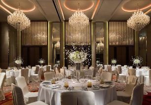 hotel ballroom bangkok Ballroom Design, Wedding Banquet Hall, Dining Furniture Makeover, Rustic Dining Furniture, Multipurpose Hall, Function Hall, Hotel Ballroom, Hall Interior Design, Event Hall