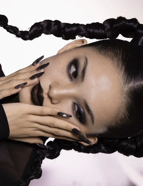 Dark Editorial Makeup, Goth Aesthetic Black Women, Allsaints Aesthetic, Goth Editorial, Y2k Photoshoot, Swag Makeup, Image Swag, Cool Makeup Looks, Ethereal Makeup