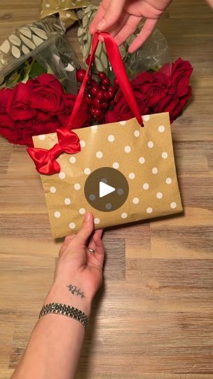 Gift Wrapping Ideas For Christmas, Lebanese Rice, Wrapping Hacks, Gift Wrapping Christmas, Brown Paper Wrapping, Diy Paper Bag, Creative Wrapping, Christmas Gift Packaging, Gift Wrapping Techniques