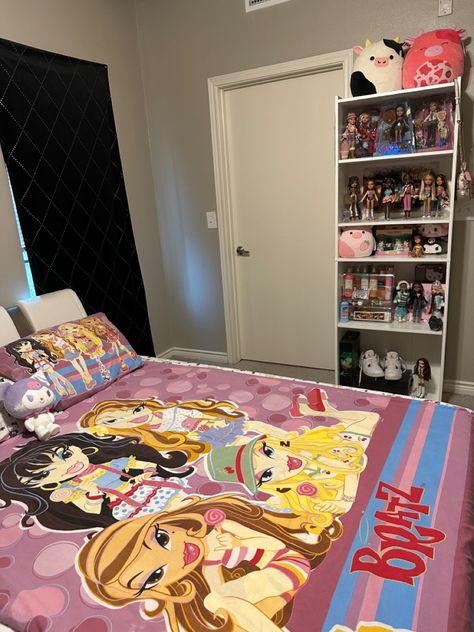 Bratz Bedroom Aesthetic, Bratz Sweet Dreams, Bratz Room Decor, Bratz Bedroom, Bratz Room, Girly Dorm, Y2k Bedroom, Y2k Room, Y2k Bratz