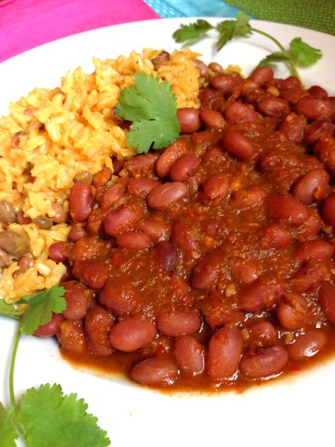 Vegan Puerto Rican Pink Beans & Yellow Rice with Homemade Sofrito (Habichuelas Rosadas Y Arroz con Gandules) for the Slow Cooker – Delightful-Delicious-Delovely Homemade Sofrito, Puerto Rican Beans, 21 Day Fix Vegetarian, Jammy Eggs, Yellow Rice Recipes, Christine Elise, Vegetarian Kids, Arroz Con Gandules, Cube Steak Recipes