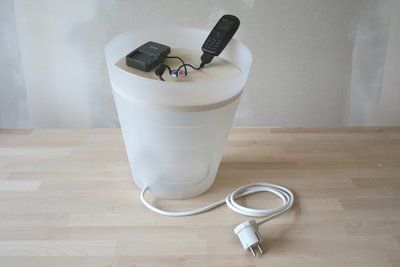 IKEA Hackers: Fniss gadget organizer and charger Gadget Organizer, Wastepaper Basket, Ikea Hackers, Clever Ideas, Ikea Furniture, Charging Station, Ariel, Gadgets