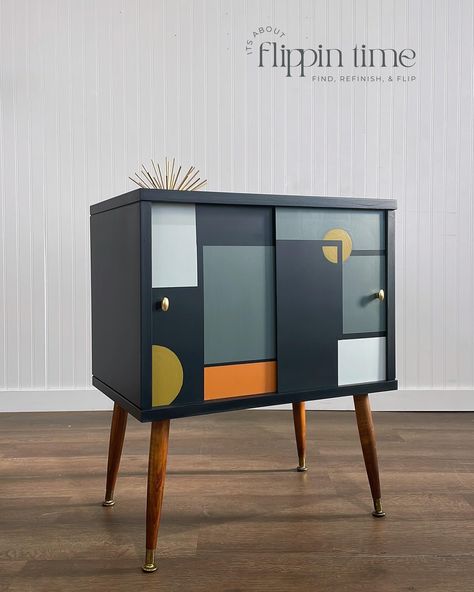 Turning the dial on style: this mid-century record cabinet just got a serious upgrade! 🎶✨ Featuring Carbon Black, Granite, Sweater Weather, Palo Verde Green, & Devotee by @melangepaints ✨ Use CODE FLIPPINTIME10 for 10% OFF your Melange orders ✨ #melangepaints #midcentury #recordcollection #furnitureflip #furnitureupcycle #paintedfurniture #itsaboutflippintime #mcmcabinet #furnituremakeover #grandforksfurnitureflippin Painted Mid Century Furniture Bohemian, Retro Painted Furniture Mid Century, Painted Mid Century Furniture Green, Mid Century Record Cabinet, Mcm Dresser Makeover Green, Decoupage Dresser Mid Century, Sideboard Upcycle, Record Cabinet, Black Granite