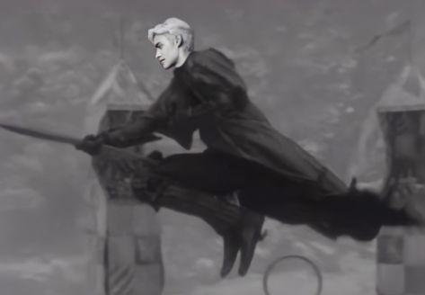 Abraxas Malfoy, Draco Malfoy Imagines, Draco Malfoy Fanart, Dramione Fan Art, Draco Malfoy Aesthetic, Draco And Hermione, Tom Felton Draco Malfoy, Draco Harry Potter, Harry Potter Draco Malfoy