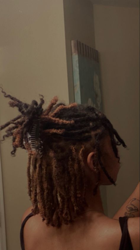 Shirt Locs Hairstyles, Medium Locs Black Women Hairstyles, Short Loc No Retwist Styles, Semi Casual Outfit Black Women, Mid Length Locs Hairstyles, Locs With Dyed Ends, Peekaboo Locs Brown, Dread Hairstyles Short, 4b Locs Natural Hair