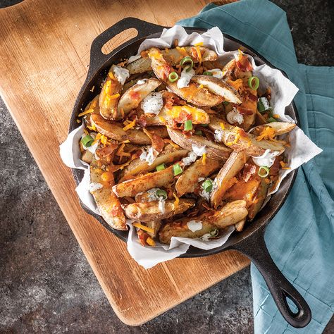 Served with all your favorite toppings found in a loaded baked potato, these Loaded Potato Wedges are sure to please. Loaded Potato Wedges, Gooey Mac And Cheese, Potato Wedges Fried, Ranch Dip Mix, Wedge Fries, Potato Wedges Baked, Loaded Baked Potato, Grilled Sausage, Crowd Pleasing Recipes