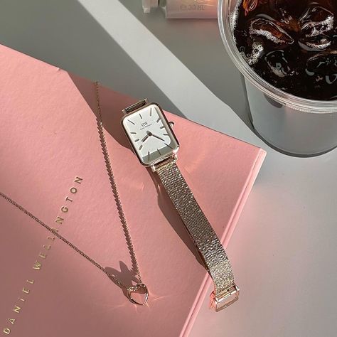 Daniel Wellington Aesthetic, Wellington Aesthetic, Photography Coffee, Girl Vibe, Foto Aesthetic, Spring Mood, Home Aesthetic, Material Girl, Material Girls