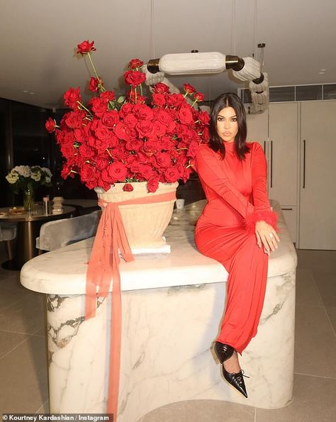 Kourtney Kardashian Instagram, Kardashian Show, Roses Valentines Day, Kylie J, Jenner Family, Travis Barker, Red Gowns, Kardashian Jenner, Kourtney Kardashian