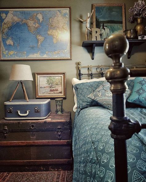 🌜༒☬ṄƌƞⲥΥ ⅃ƌƞ𝖾☬༒🌛 on Instagram: “Hello Darlings 💙😁💙 Posting and running today. Hope your Tuesday is beautiful.…” No Headboard Ideas Bedroom, Young Mans Bedroom Ideas, Small Bedroom Ideas For Men, Young Mans Bedroom, Travel Themed Bedroom, Bad Room Design, Bedroom Decor For Men, Dresser Decor Bedroom, Travel Bedroom